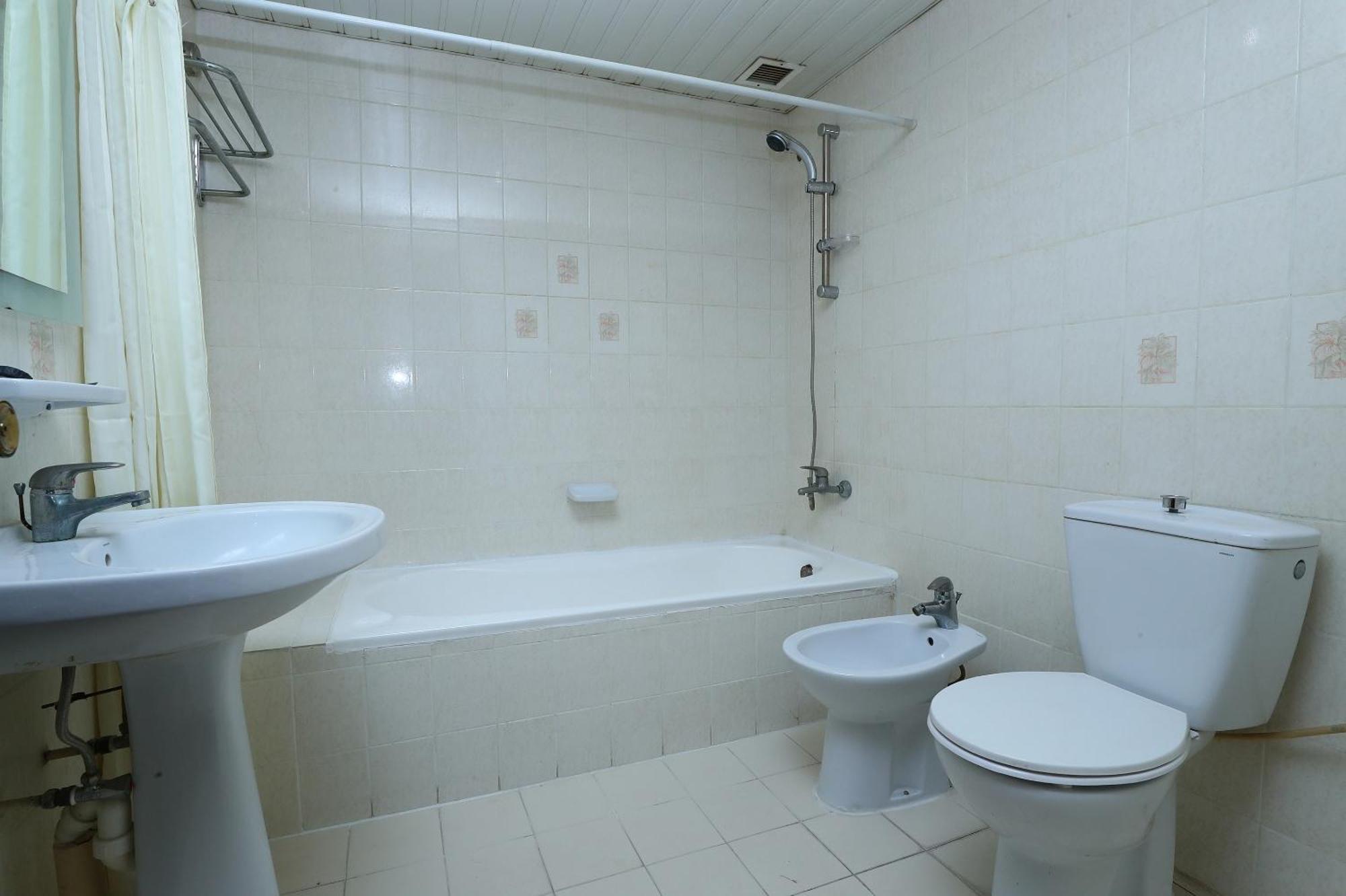 Oyo 112 Semiramis Hotel Manama Ngoại thất bức ảnh